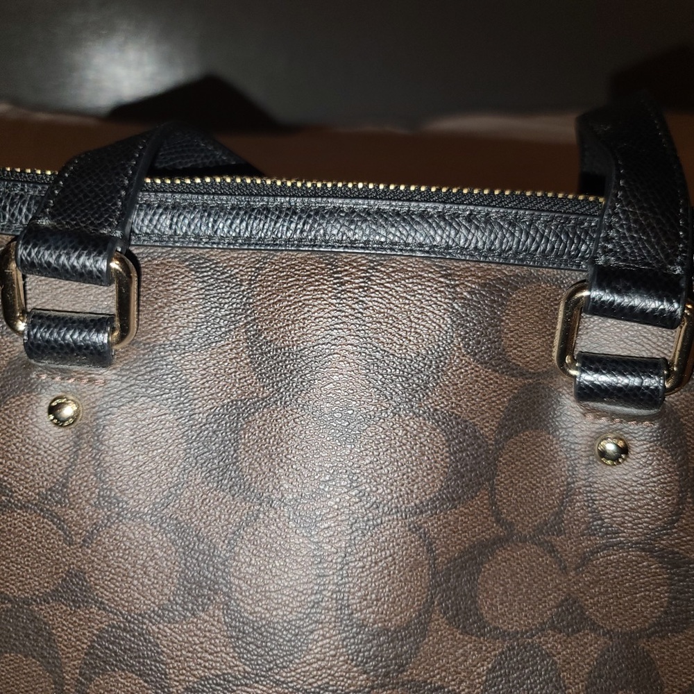 Authentic Coach purse with a crossbody strap! - Picture 8 of 12